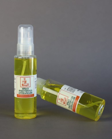 Antizanzare spray con oli essenziali